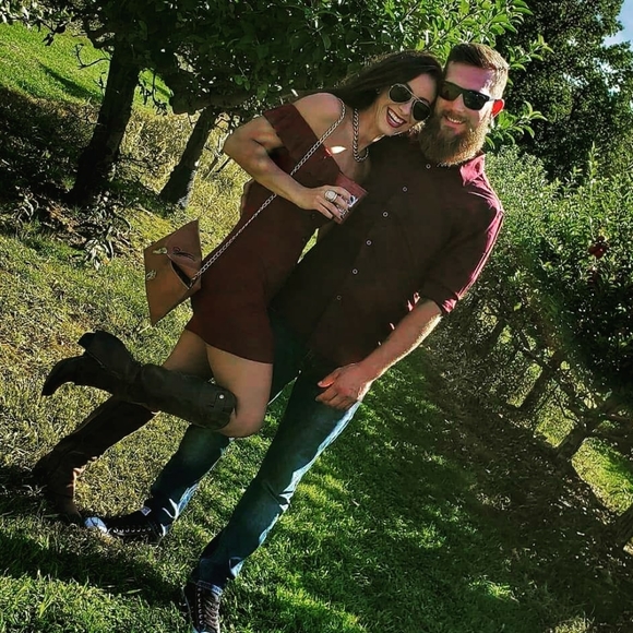 Barely worn or brand new clothing & accessories - Picture 2 of 3